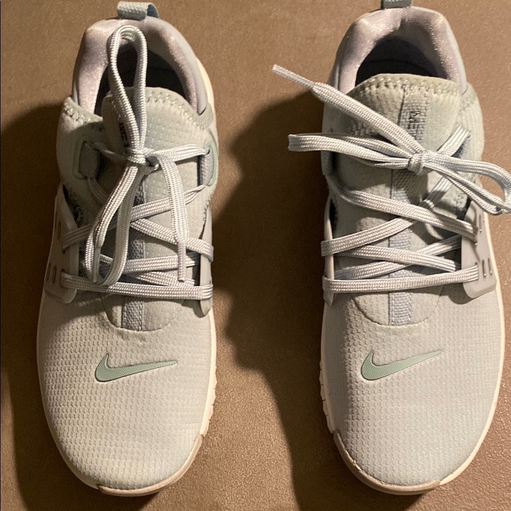Nike Light Gray Sneakers